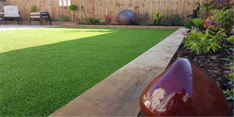 Our Vision artificial grass is our most vibrant and fresh-looking artificial turf, using lighter yarns to create a family lawn that’s equally good for garden parties and playtime. With an even, medium pile, Vision is easy to maintain. With Namgrass Vision, you won’t have to worry about scrubbing muddy shoes or removing stubborn grass stains, so you can concentrate on having fun.