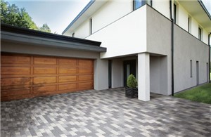 StoneMaster is a superbly realistic substitute for natural granite. Available in three grey shades you can achieve the exact look of natural granite in your driveway. StoneMaster is available in mixed sized packs containing four different sized pavers or in the ultra contemporary 300x100mm single size. It&#39;s also treated with Bradstone Surface Protection for easier maintenance of stains from oil, grease and moss.