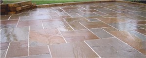 The Autumn Brown is a mix of light and dark grey paving slabs, bringing an array of silver waves to your garden.  When wet, the pink undertones in this paving are enhanced.